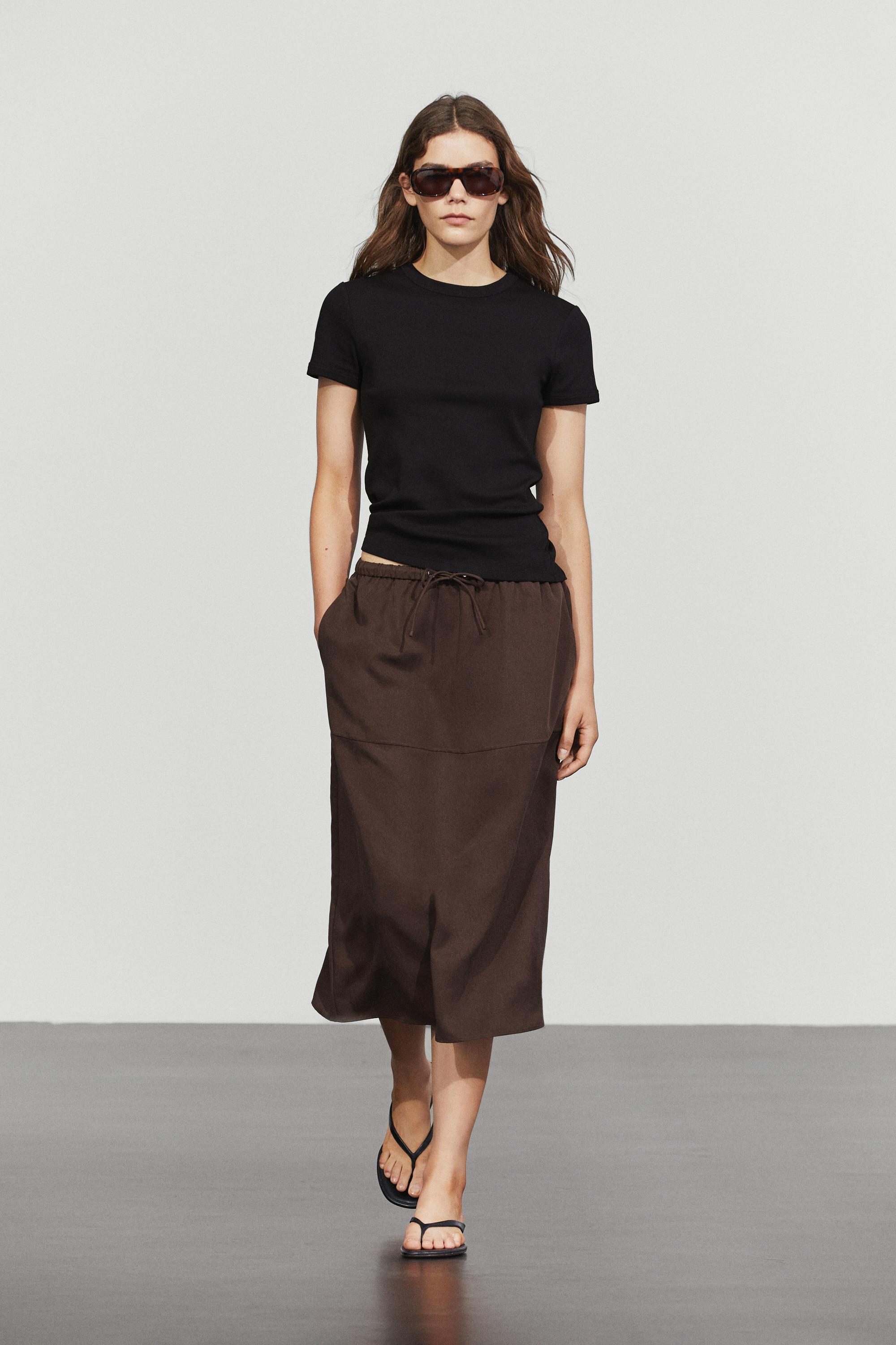 Flowing midi skirt with drawstring
